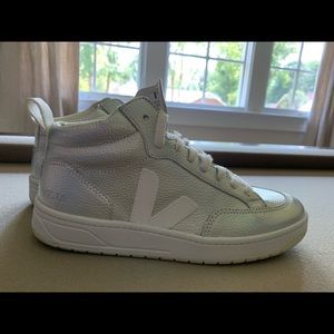 BRAND NEW Veja Sneakers